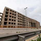 A chi entra a Bari dalla statale 100 la citt� d� il benvenuto cos�: con una �saracinesca� di cemento abbandonata sotto il sole, frutto di un cantiere mai terminato